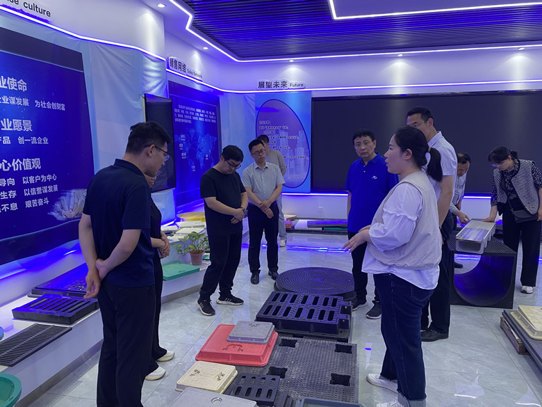 滨州科技大市场“科转赋能汇”惠民专场调研团走进泽涛复材(图2)